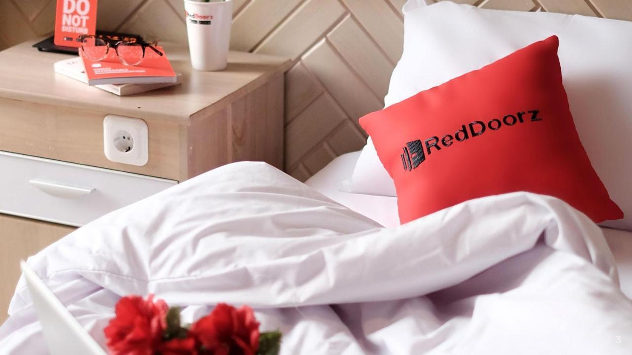 Reddoorz Bamboo Saigon Hotel Su Van Hanh Хошимин Екстериор снимка